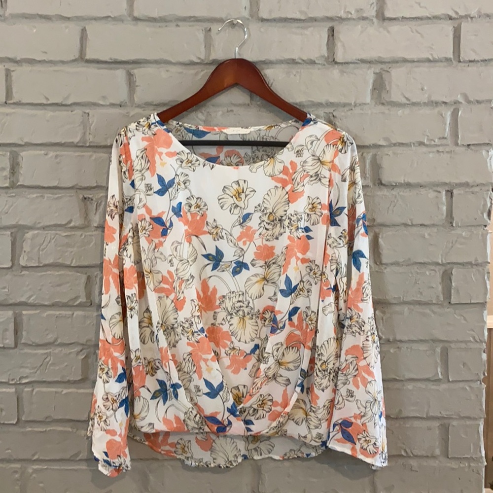 Colorful Floral Blouse 💙 🤍 💛 🍑